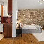 Апартаменты Old Town Design - 3 Min To Christmas Market Таллин